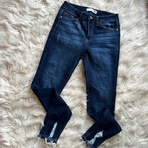Kancan size 7/27 jeggings distressed